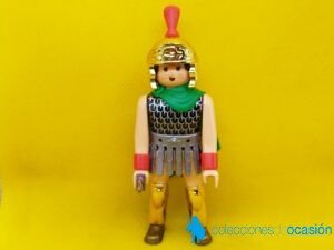 Airgam boy Romano con capa verde