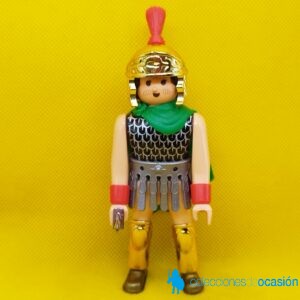 Airgam boy Romano con capa verde