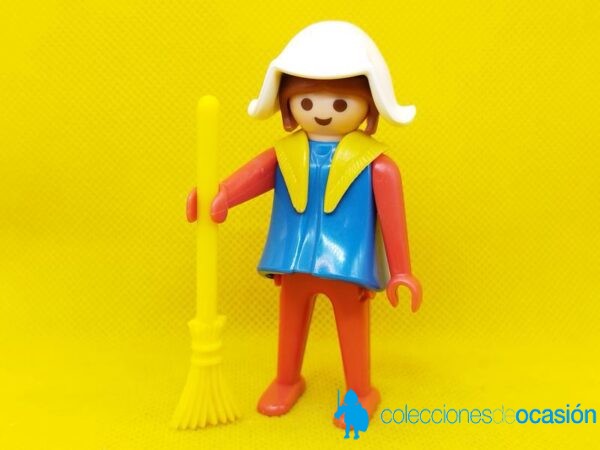 Playmobil Antigua clack de manos fijas con pañuelo y escoba