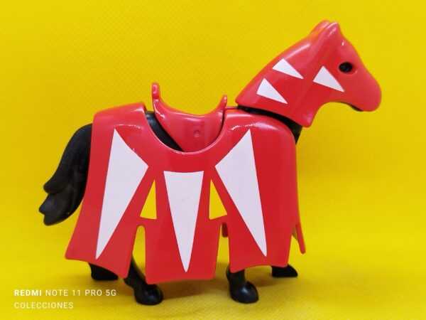 Playmobil Caballo con bardas medievales rojas - Imagen 3