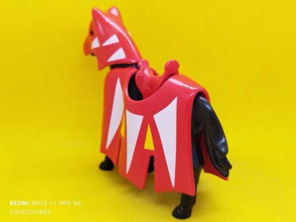 Playmobil Caballo con bardas medievales rojas - Imagen 4