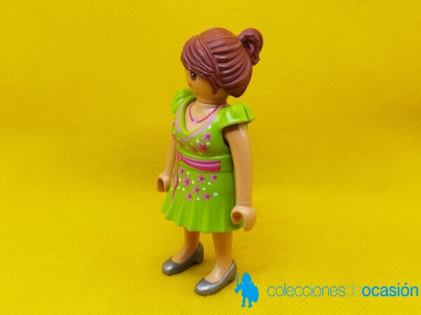 Playmobil Chica actual con vestido verde, mujer city - Imagen 2