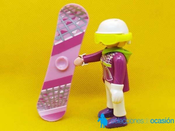 Playmobil Chica con tabla de Snowboard y casco blanco - Imagen 3