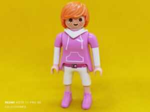 Playmobil Chica pelirroja con ropa deportiva