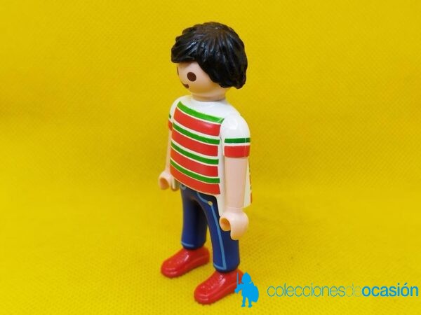Playmobil Chico camiseta de rayas y zapatillas rojas, Hombre city - Imagen 2