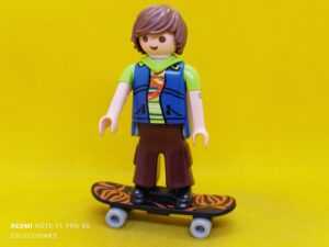 Playmobil Chico con monopatin