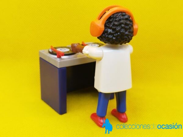 Playmobil DJ con mesa de mezclas y auriculares - Imagen 4