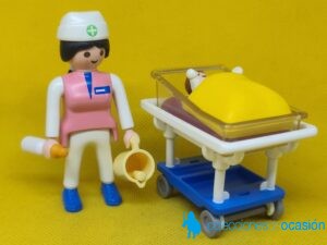 Playmobil Enfermera con bebé en incubadora