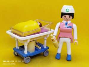 Playmobil Enfermera con bebé en incubadora