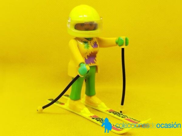 Playmobil Esquiadora con equipación amarilla y verde