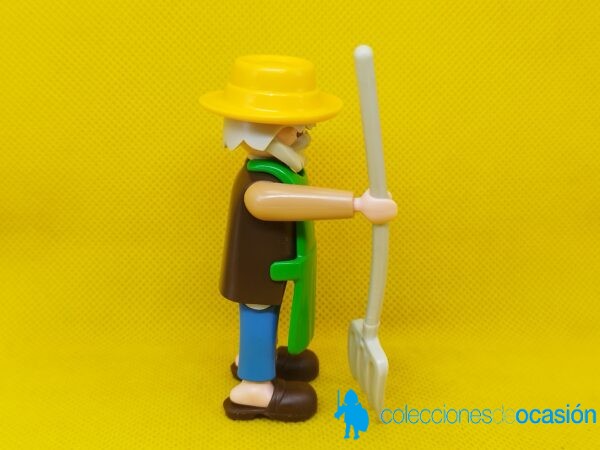 Playmobil Granjero con delantal verde y horca - Imagen 3