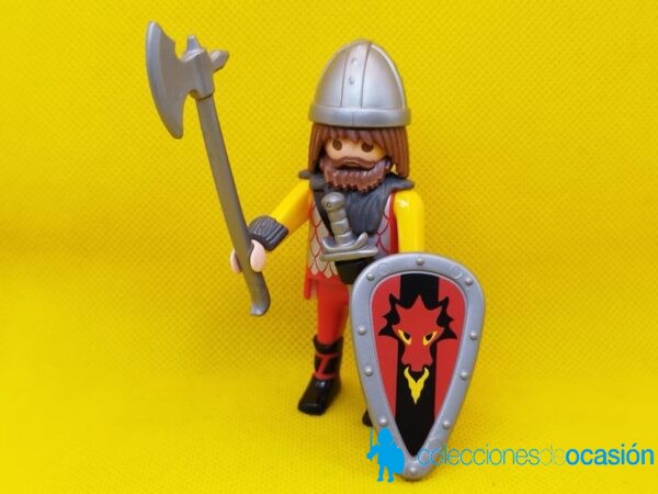 Playmobil Guerrero del reino del dragón rojo, bárbaro