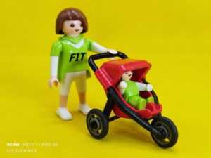 Playmobil Mama con coche de bebe Special REF 4697