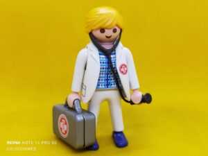 Playmobil Médica con botiquín, enfermera de urgencias