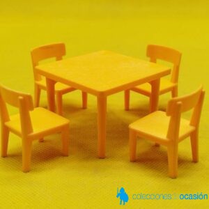 Playmobil Mesa y cuatro sillas amarillas, muebles