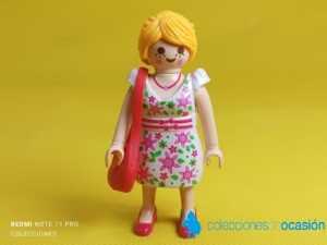 Playmobil Mujer actual con vestido de flores