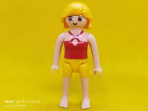 Playmobil Mujer con bañador rojo y amarillo