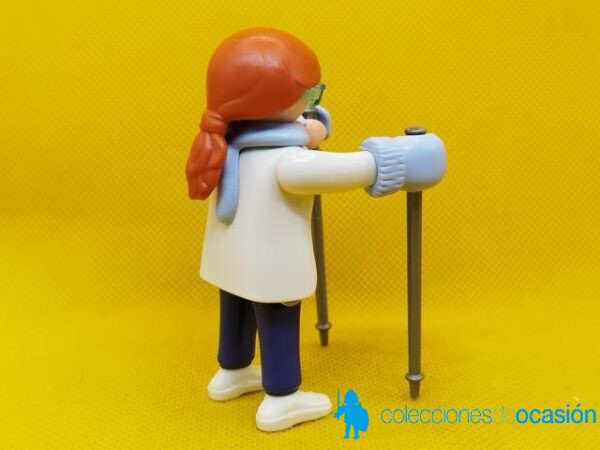 Playmobil Mujer con ropa de invierno, gafas y bastones - Imagen 3