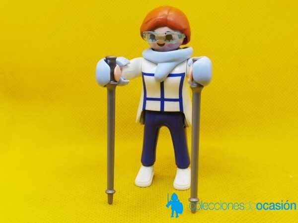 Playmobil Mujer con ropa de invierno, gafas y bastones