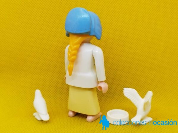 Playmobil Mujer medieval con palomas Special REF 4526 - Imagen 3