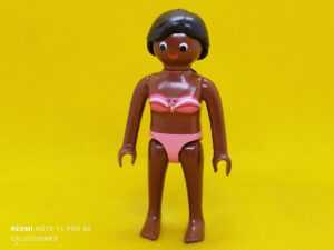 Playmobil Mujer negra con bikini rosa