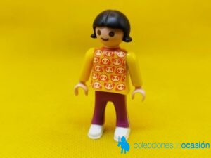 Playmobil Niña actual con blusa de osos panda, niña city