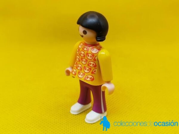 Playmobil Niña actual con blusa de osos panda, niña city - Imagen 2