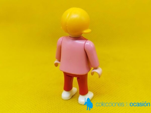 Playmobil Niña city con pantalones rojos - Imagen 3