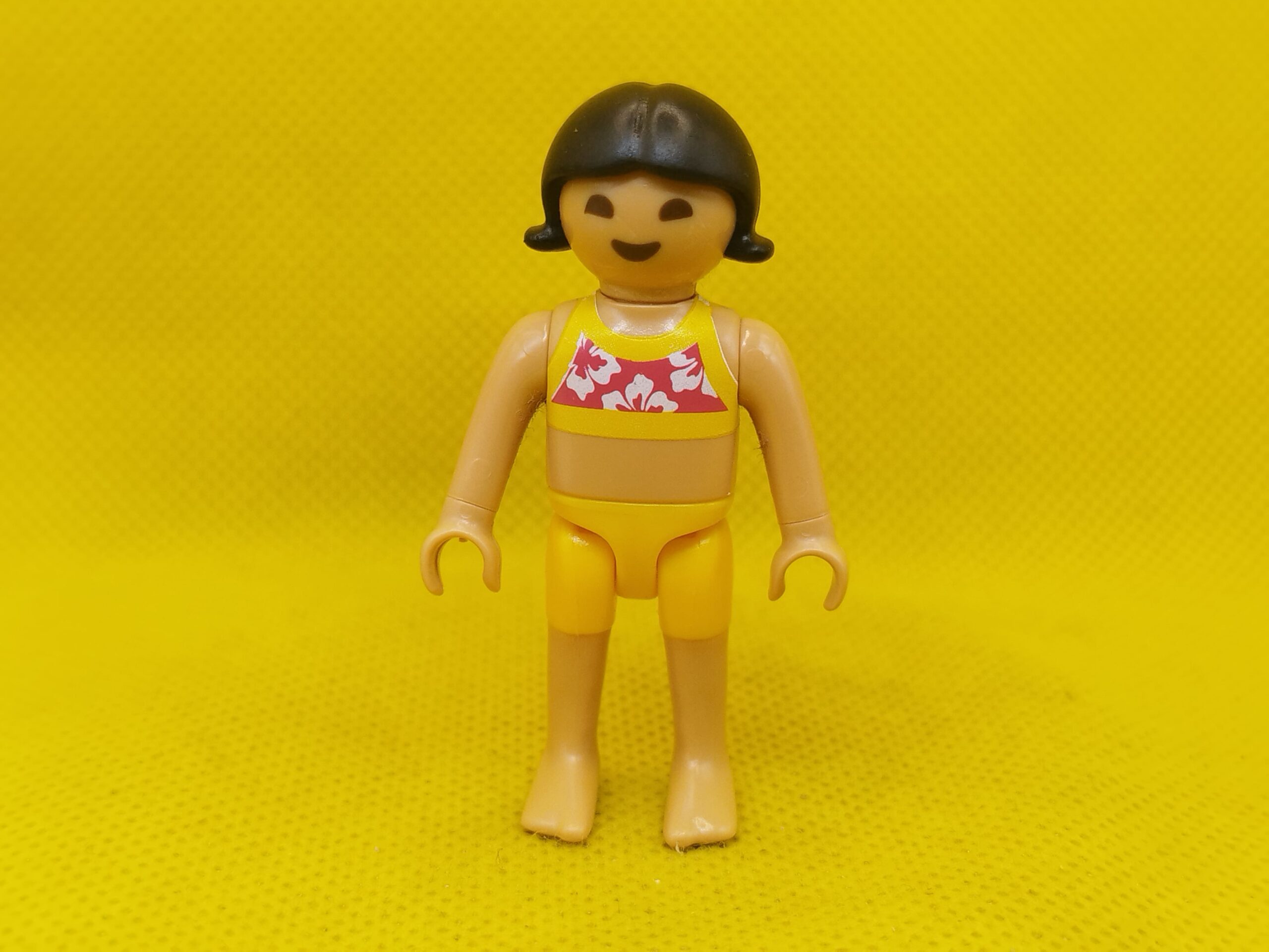 Playmobil Niña con bikini amarillo, niña con bañador
