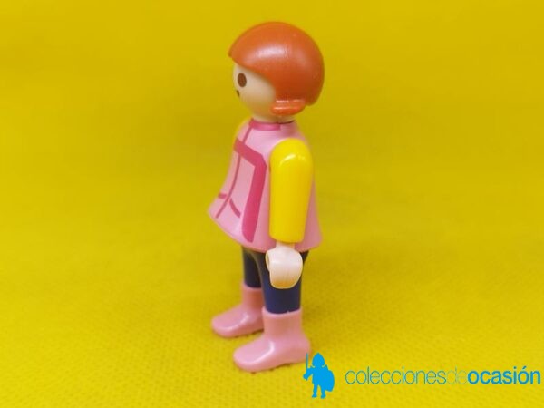 Playmobil Niña con botas rosas, niña city - Imagen 2