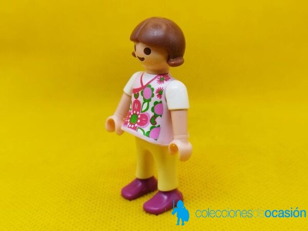 Playmobil Niña con camiseta de flores - Imagen 2