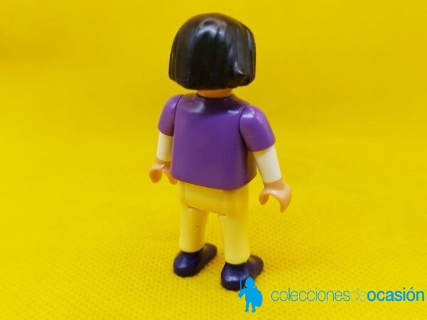 Playmobil Niña con cocodrilo en la camiseta - Imagen 3
