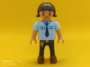 Playmobil Niña con corbata