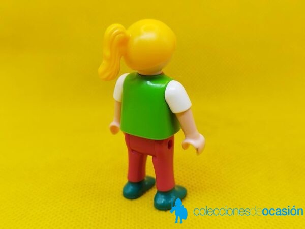 Playmobil Niña con dinosaurio en la camiseta, niña city - Imagen 3