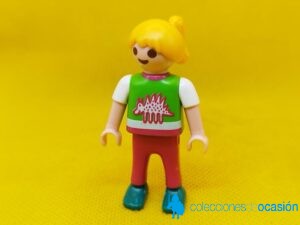 Playmobil Niña con dinosaurio en la camiseta, niña city