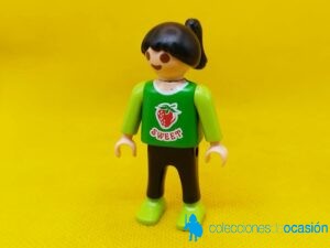 Playmobil Niña con fresa en las camiseta
