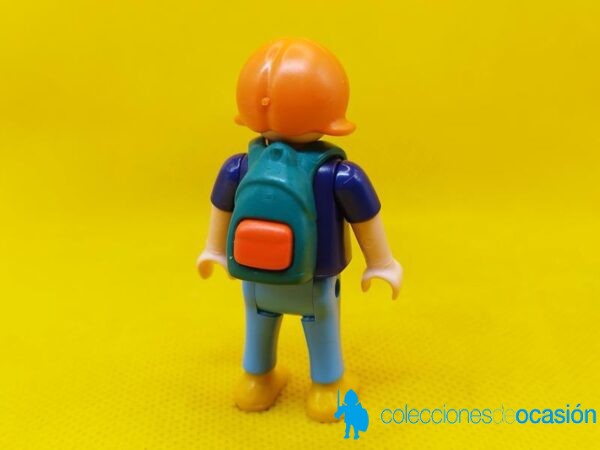 Playmobil Niña con mochila, caminante, excursionista - Imagen 3