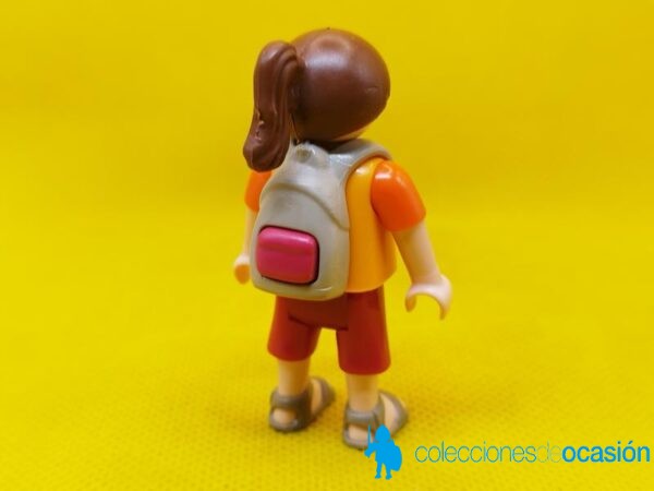 Playmobil Niña con mochila, caminante, exploradora, montañera - Imagen 3
