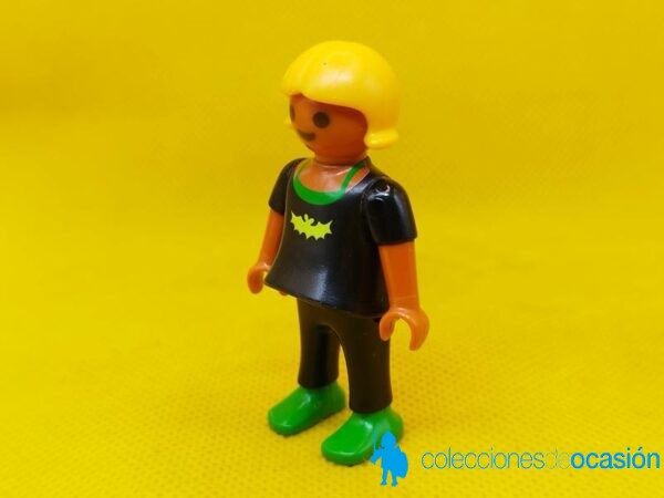 Playmobil Niña con murciélago en la camiseta - Imagen 2