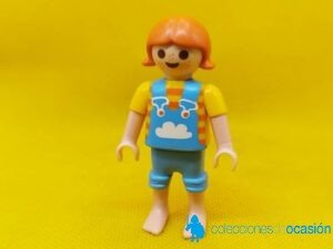 Playmobil Niña descalza con pantalón corto