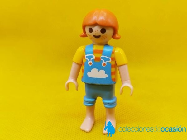 Playmobil Niña descalza con pantalón corto