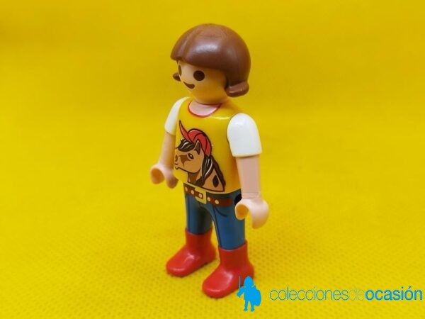 Playmobil Niña con poni en la camiseta - Imagen 2