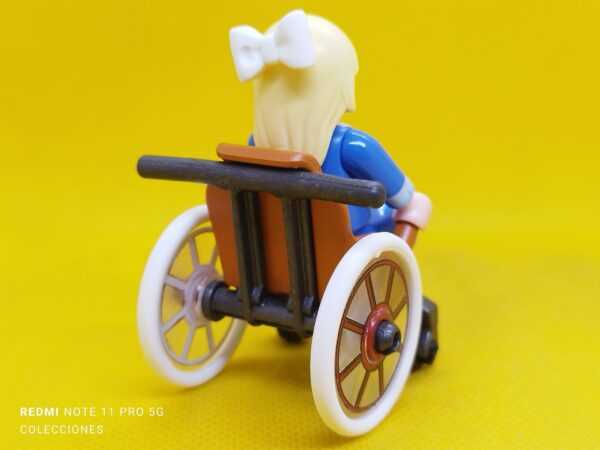 Playmobil Niña con silla de ruedas - Imagen 3