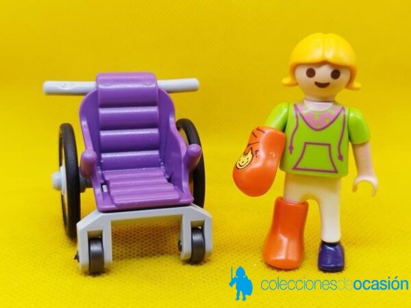 Playmobil Niña con silla de ruedas y escayola - Imagen 2