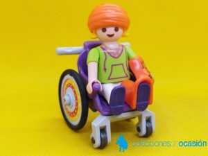 Playmobil Niña con silla de ruedas y escayolas