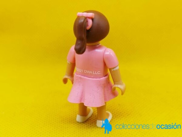 Playmobil Niña con vestido rosa y zapatos blancos, niña city - Imagen 3