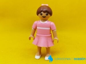 Playmobil Niña con vestido rosa y zapatos blancos, niña city