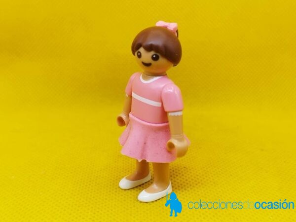 Playmobil Niña con vestido rosa y zapatos blancos, niña city - Imagen 2