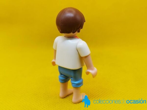 Playmobil Niña descalza con camiseta de flores - Imagen 3