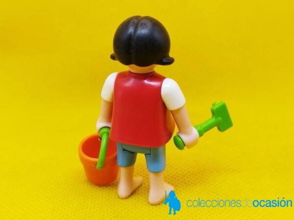 Playmobil Niña descalza con juguetes de playa - Imagen 3